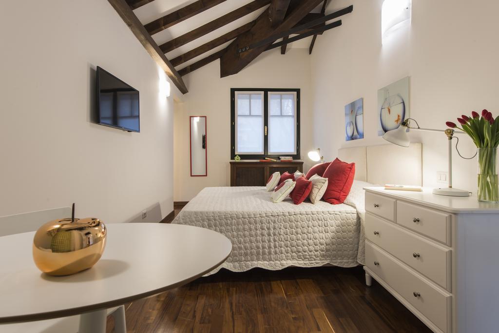 Suite Home Milano Fiera Exterior foto